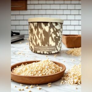 🤎🤍🤎WHITE BARN🤎🤍🤎White Chocolate Macadamia 3-Wick Candle/NWT